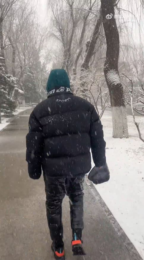 雪地下不好快走。