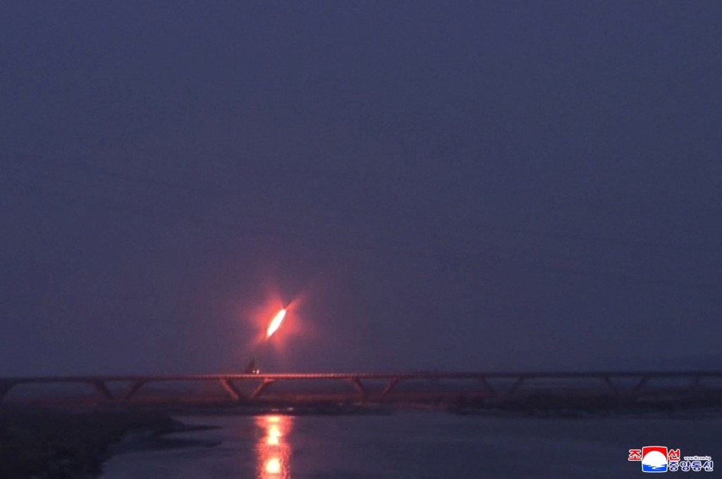 北韓在西部海域進行長程戰略巡航導彈發射訓練。路透社