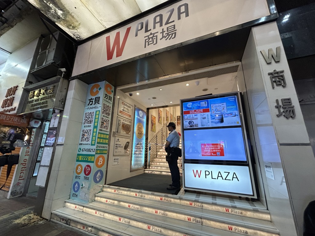 現場為旺角W商場。 現場為旺角W商場。