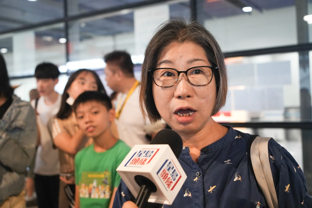 專程來接台灣朋友的市民陳小姐表示，會先帶朋友往香港必去的尖沙咀、中環等地，最後才會再考慮市集。吳艷玲攝