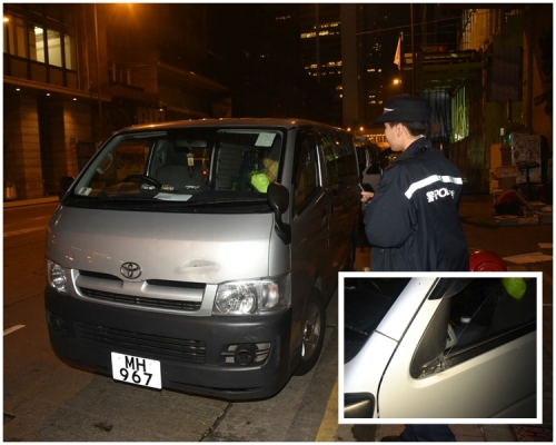 客貨車左邊乘客位倒後鏡遭弄毀。