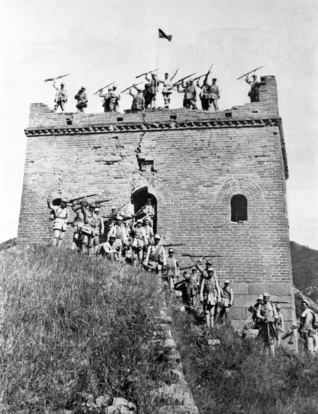百團大戰中，八路軍攻克涞源縣日軍據點東團堡。抗日戰爭紀念網