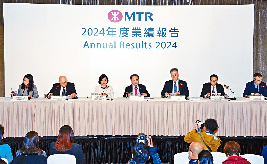 港鐵去年純利157.72億元,按年大增1.03倍。