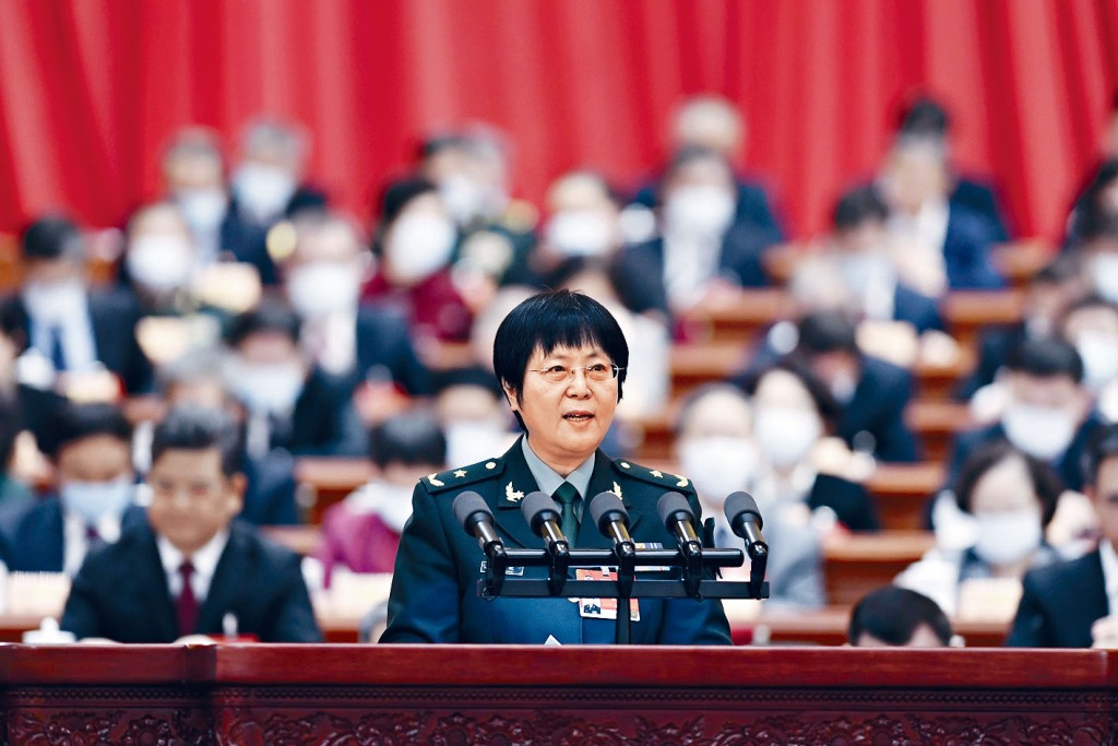 ■陈薇委员作政协大会发言。