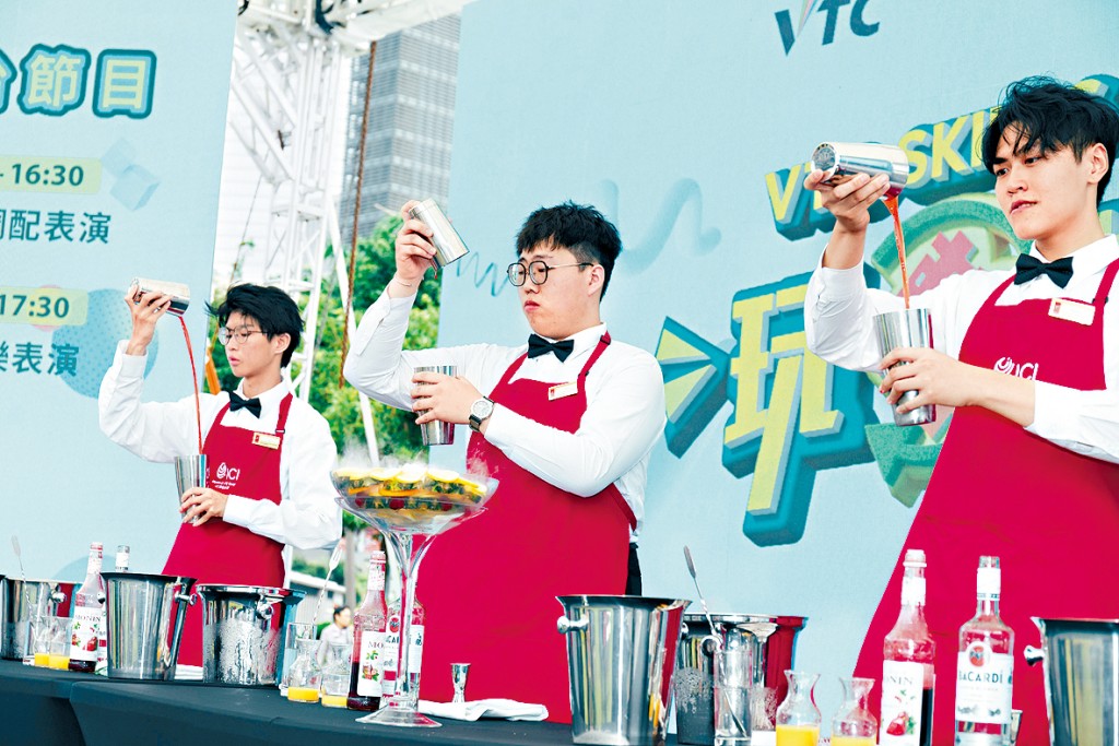 VTC嘉年華的雞尾酒調配表演。