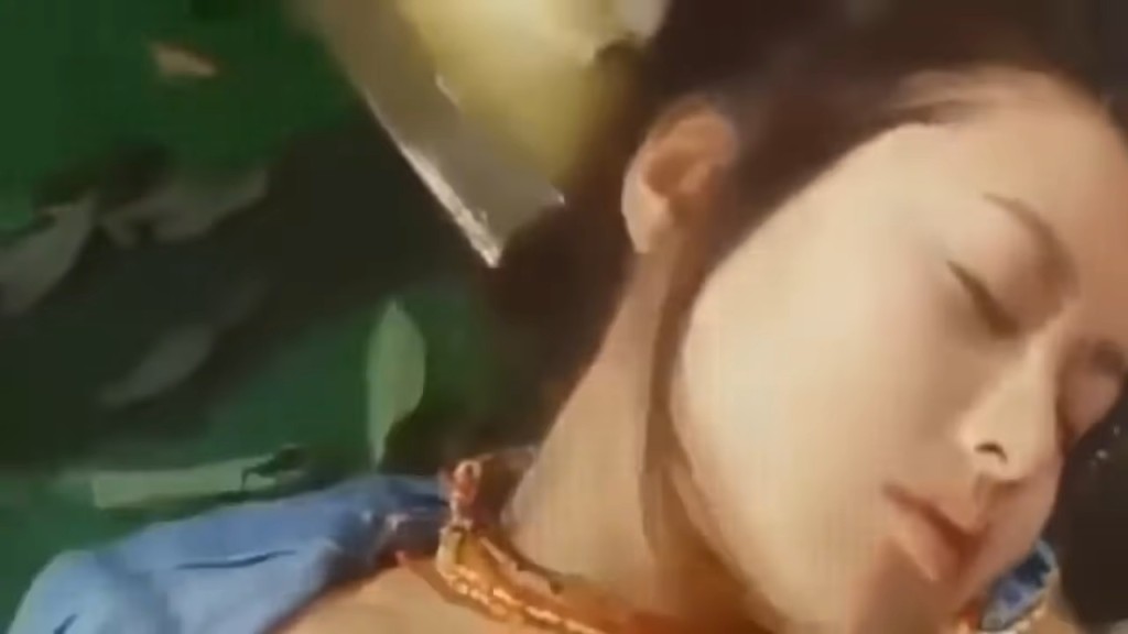 按照劇情，梁思浩有段吸吮李麗珍胸部的場面。