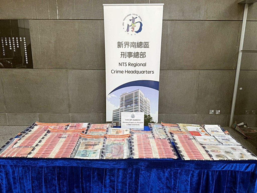 警方展示有關證物。 警方展示有關證物。