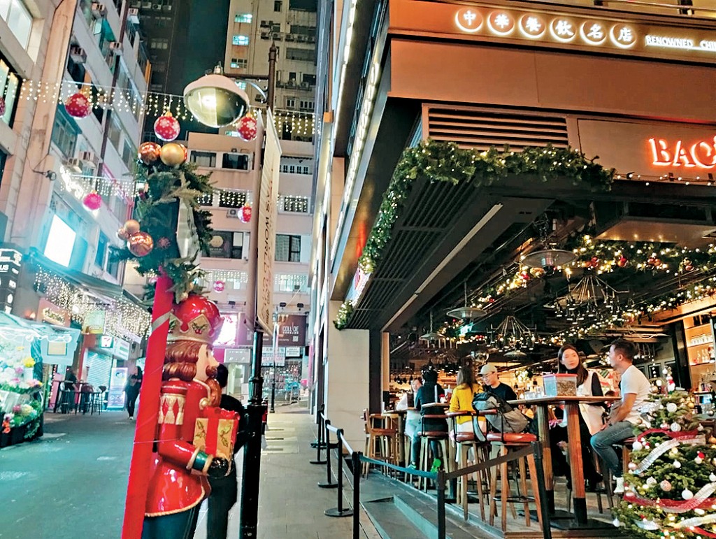 蘭桂坊內的餐廳至昨晚，共收到七成至八成的訂座。