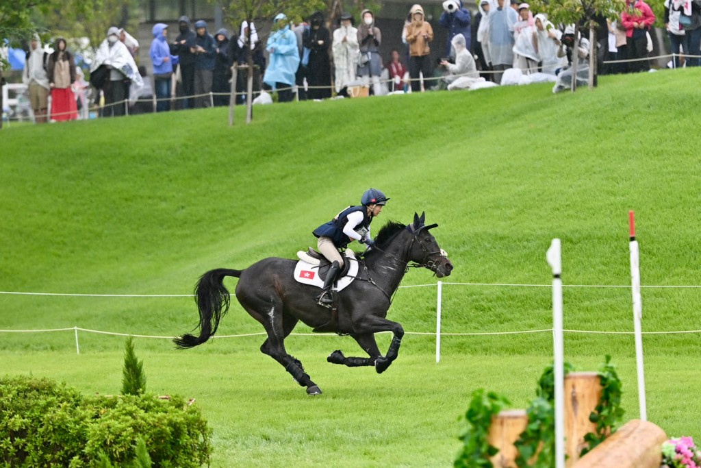 馬術越野障礙賽: 何苑欣 - 2026名古屋亞運。劉駿軒攝 馬術越野障礙賽: 何苑欣 - 2026名古屋亞運。劉駿軒攝