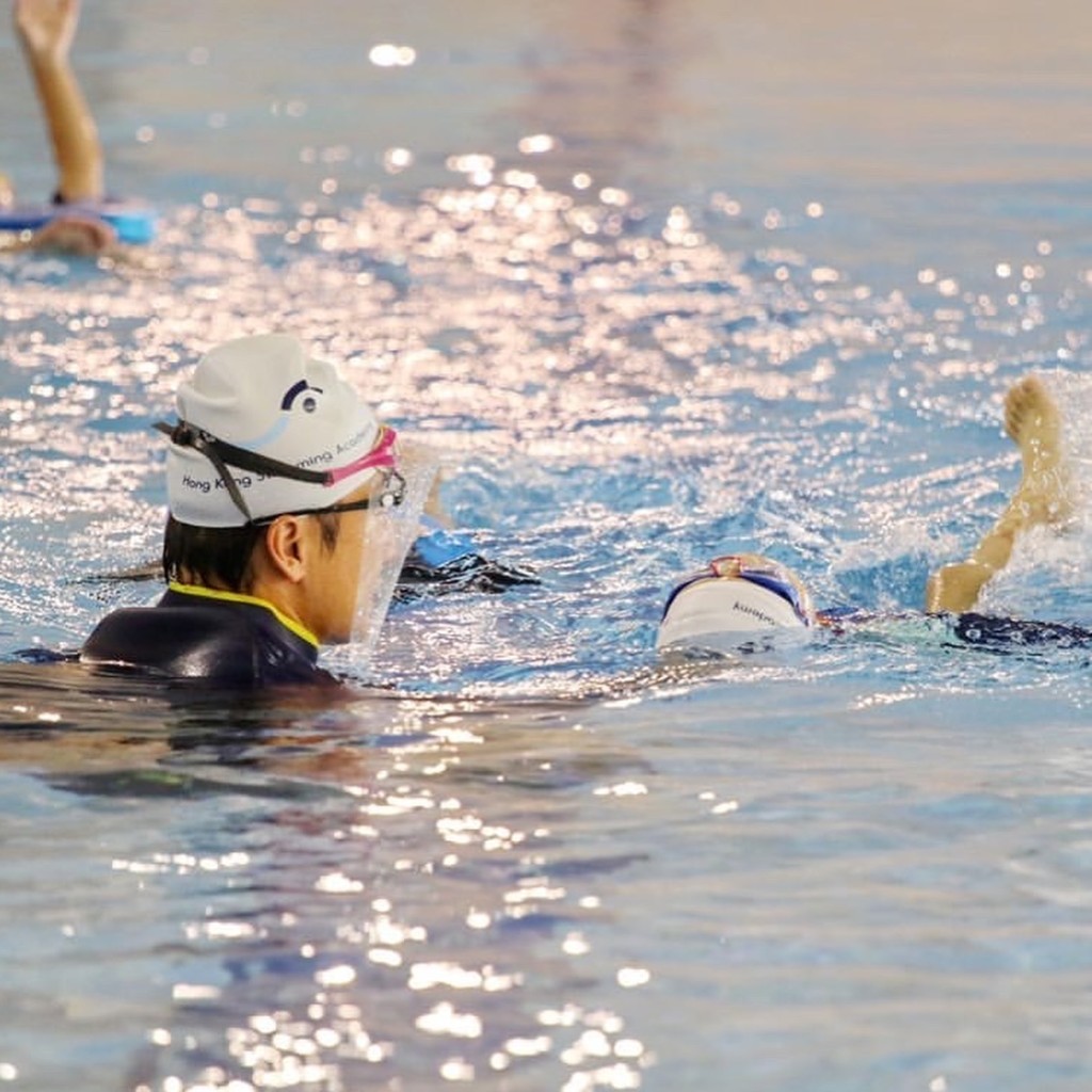 方力申的泳會是泳總轄下的「競賽屬會」，泳手不得報名參加游泳總會的錦標賽，如泳手要參賽，需要來自「觀察屬會」或「正式屬會」。