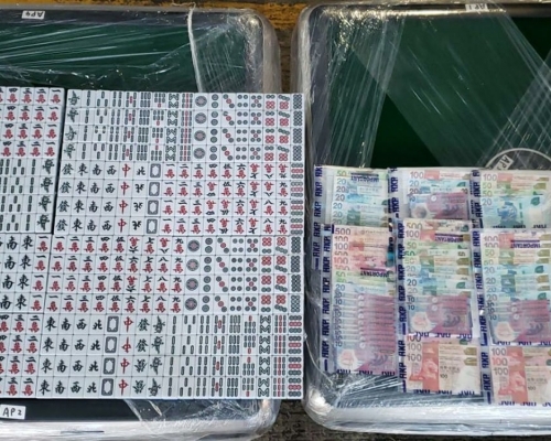 警方於屯門搗破非法麻將賭檔拘捕8人,並檢獲賭具及賭款。