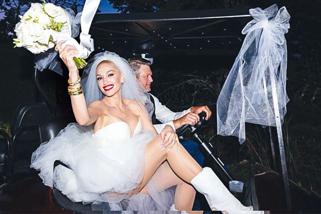 Gwen和Blake上周六在牧场完婚，昨天他们公开多张婚照晒恩爱。