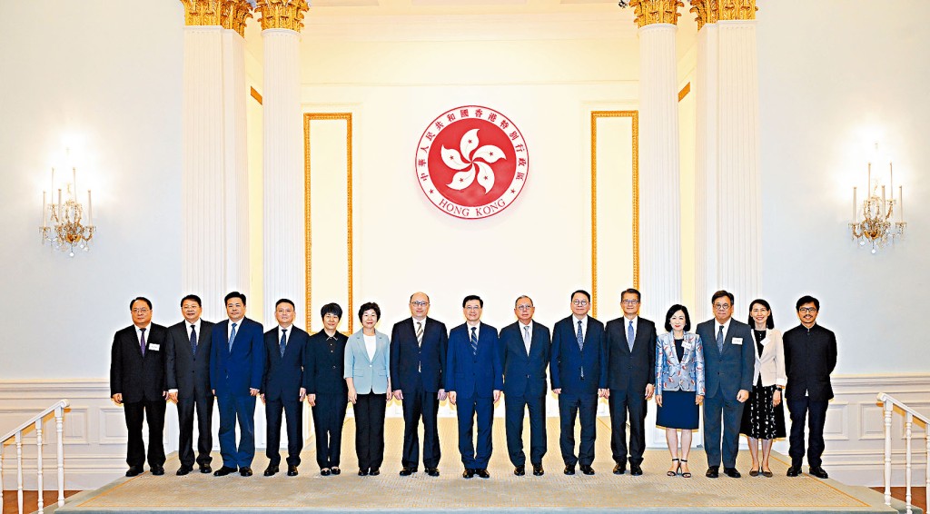 李家超昨晚在禮賓府舉行交流晚宴。
