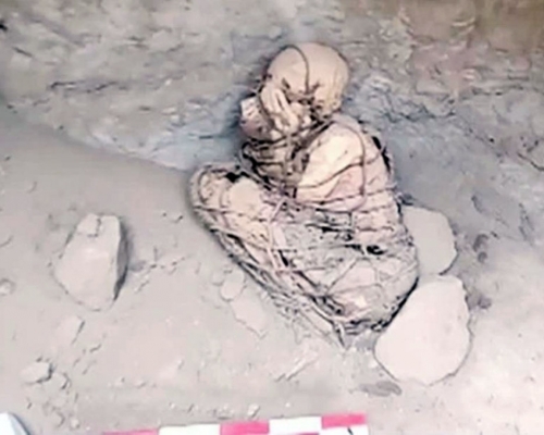 秘鲁发现逾八百年历史「双手掩面」木乃伊。