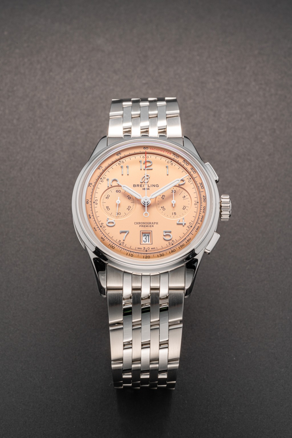 Premier B01 Chronograph 42，表壳：42mm不锈钢或红金；机芯：Breitling 01自动； 售价为$66,800/不锈钢配皮带、$69,800/不锈钢配链带、$149,500/红金配皮带、$298,000/红金配链带。