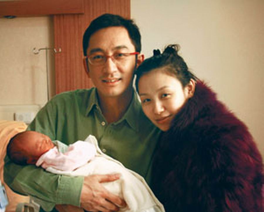吳啟華與前妻石洋子在2008年12月誕下囡囡石熙兒。