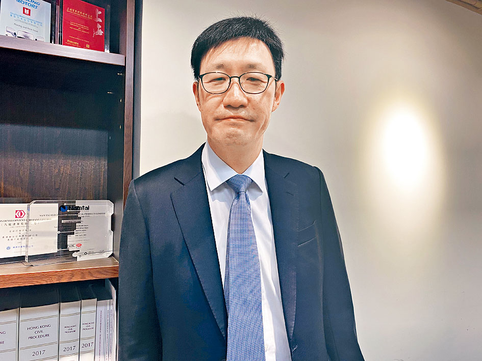 律師陳仲然表示，現時問題在於台方「閂埋門」不容許陳同佳入境，責任在於台方。