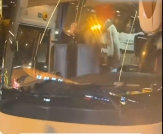 趙雄帶家族34人坐旅遊巴，由青海自駕到雲南過年成為佳話。