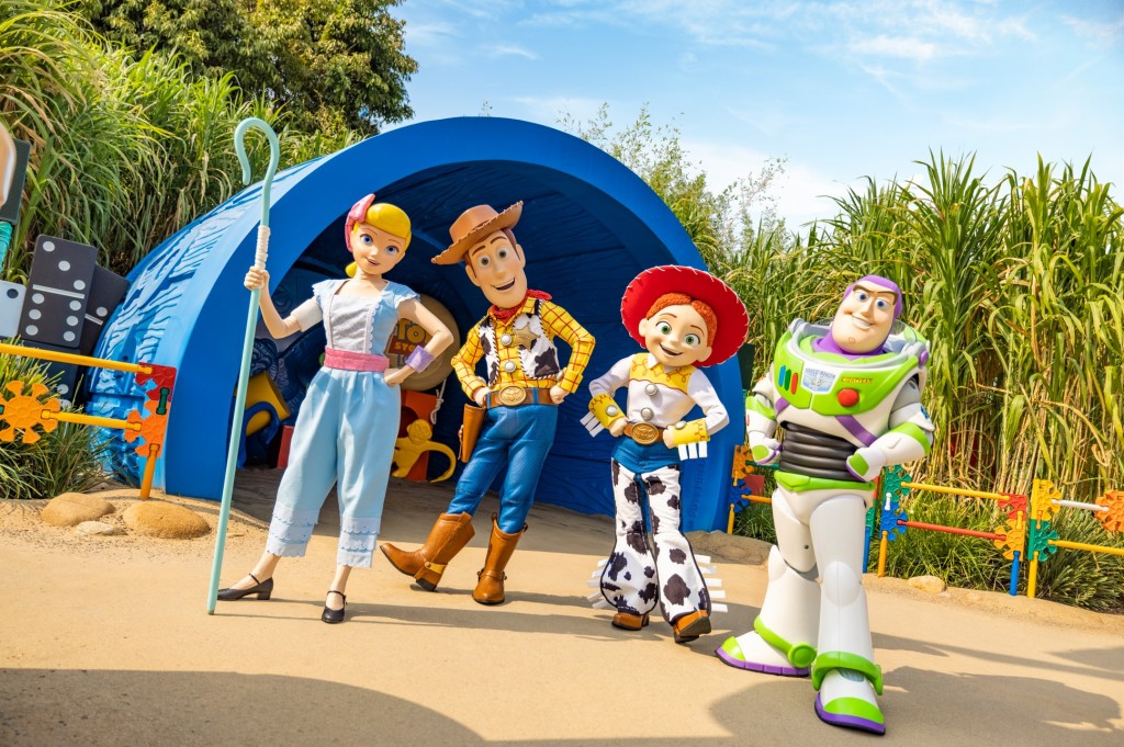 香港迪士尼樂園將有首個Pixar Summer Fest,一班Pixar好友將以驚喜互動形式現身樂園各處。(圖片來源:香港迪士尼樂園) 香港迪士尼樂園將有首個Pixar Summer Fest,一班Pixar好友將以驚喜互動形式現身樂園各處。(圖片來源:香港迪士尼樂園)