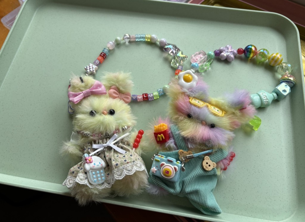 Morudoll起源於韓國，製作簡單，毋須針線已可製作可愛玩偶，配合串珠匙扣掛在袋上更可隨身攜帶。（圖片來源：《親子王》）