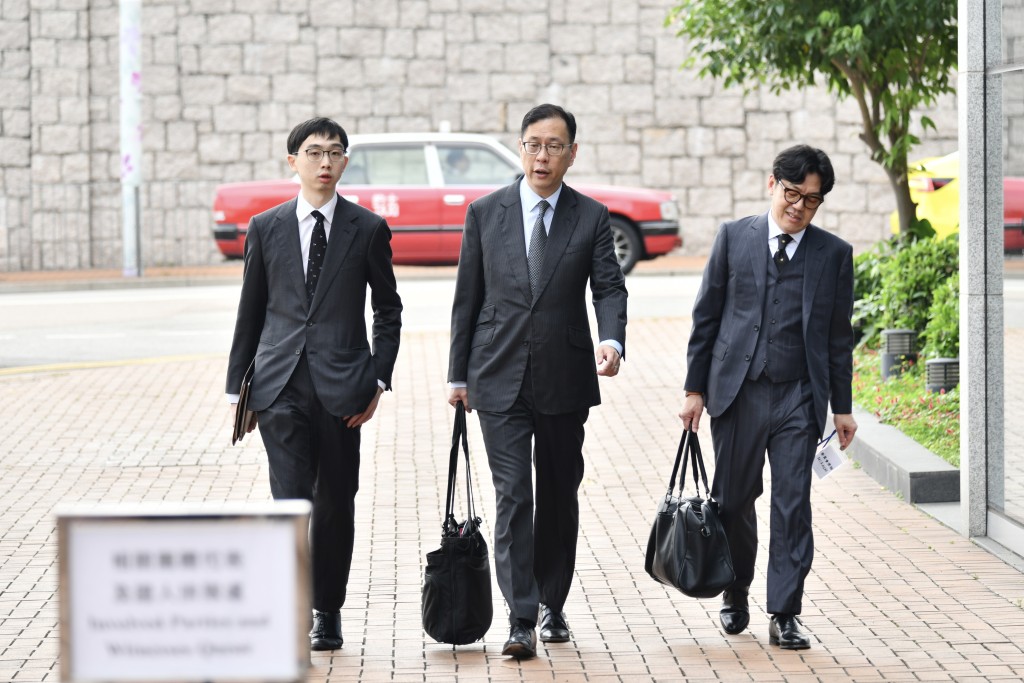 代表委員會的資深大律師杜淦堃(中)。資料圖片