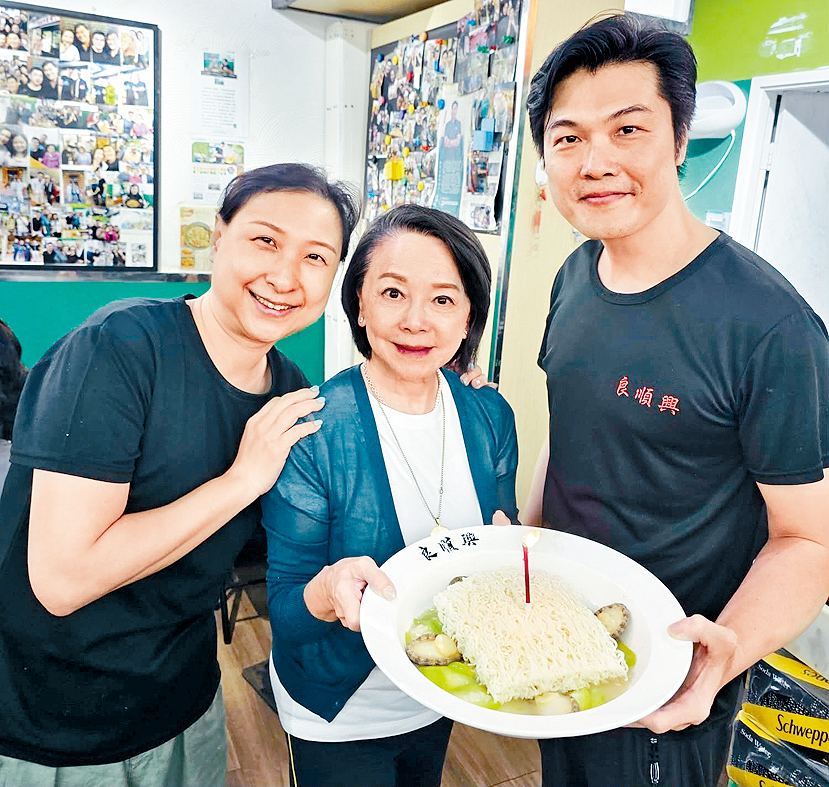 Chef Ken和太太夫唱婦隨,好恩愛。 Chef Ken和太太夫唱婦隨,好恩愛。