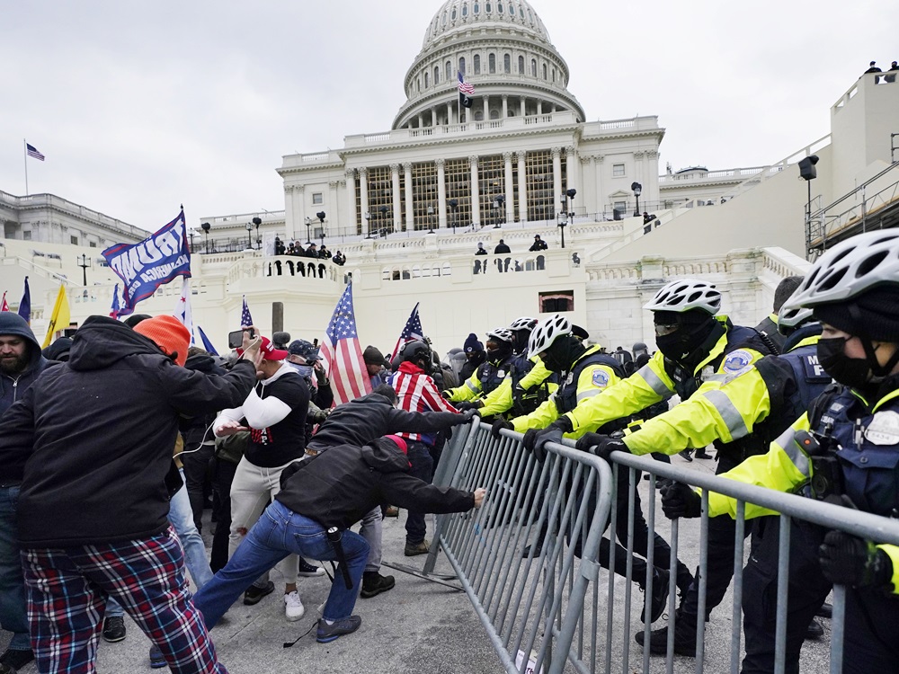 國會暴亂中有超過四百人被起訴。AP資料圖片