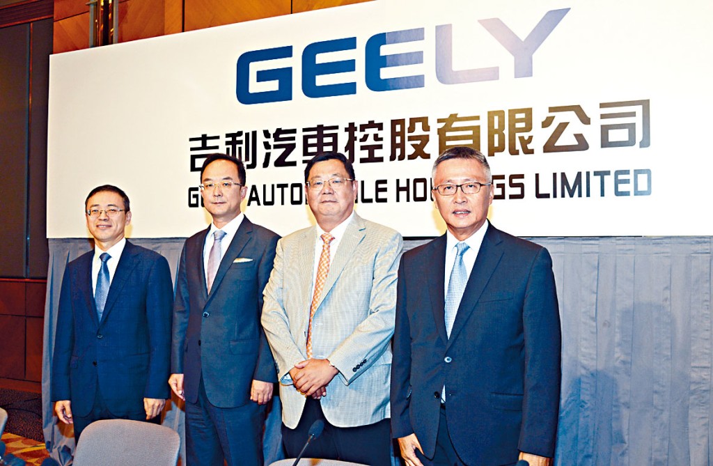 吉利汽車總裁安聰慧(左二)，行政總裁桂生悅(右二)。