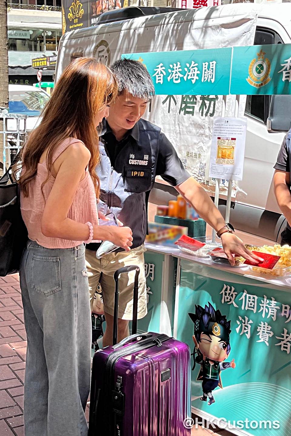 海關進行推廣活動。fb：香港海關