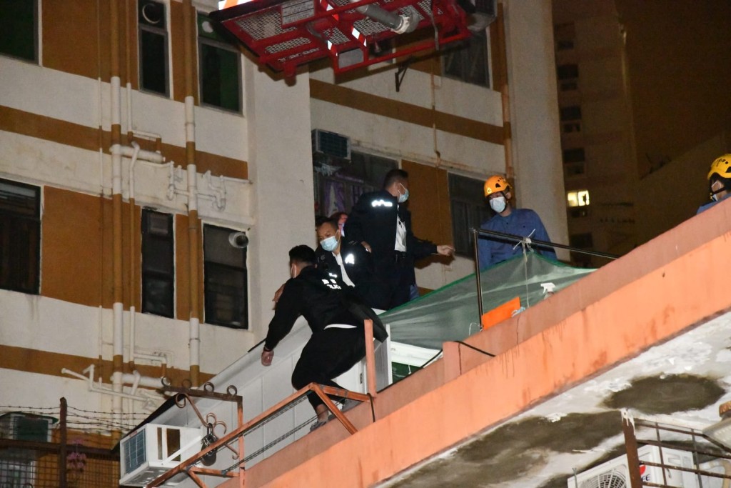 元朗財困夫婦墮樓亡。