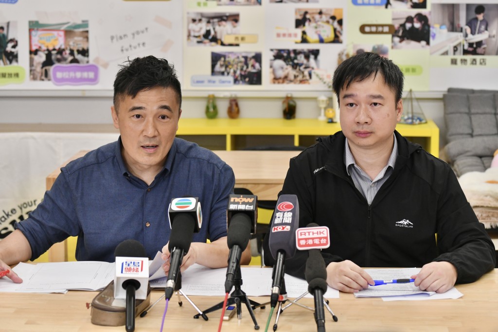 徐晓琦（左）认为考生不会对今年公民科设题的内容感到陌生，姚志伟（右）亦指今年试卷难度较以往浅一点。卢江球摄