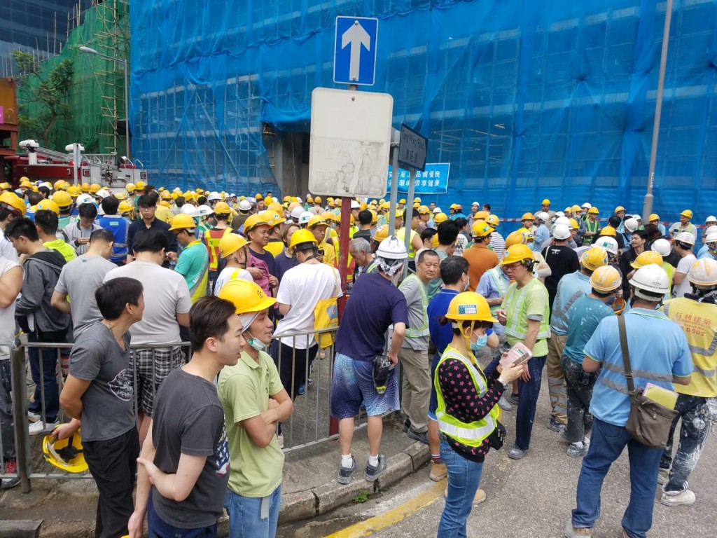 逾400名工人疏散。 楊偉亨攝