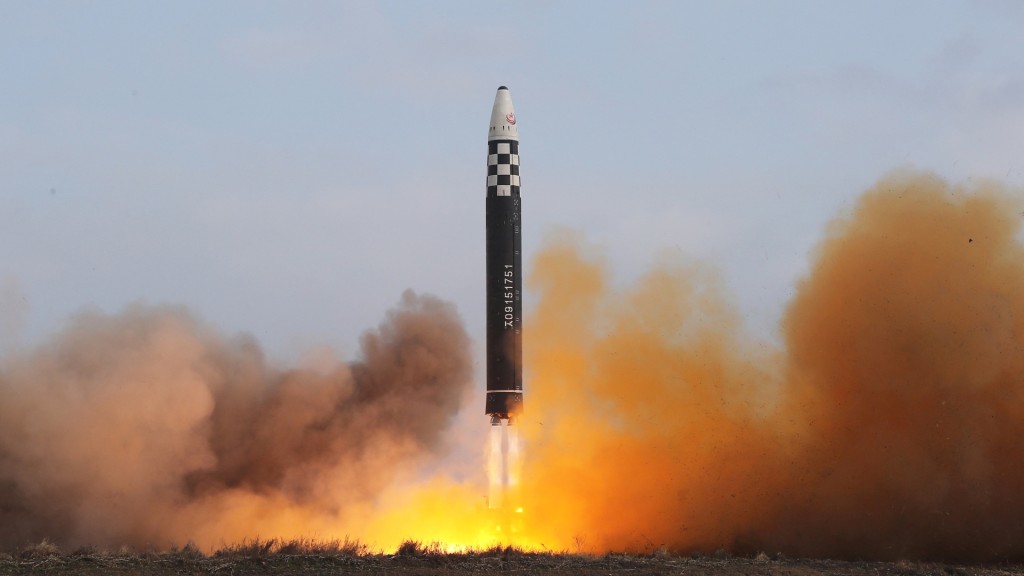 北韓昨日試射「火星炮-17」新型洲際彈道導彈。REUTERS