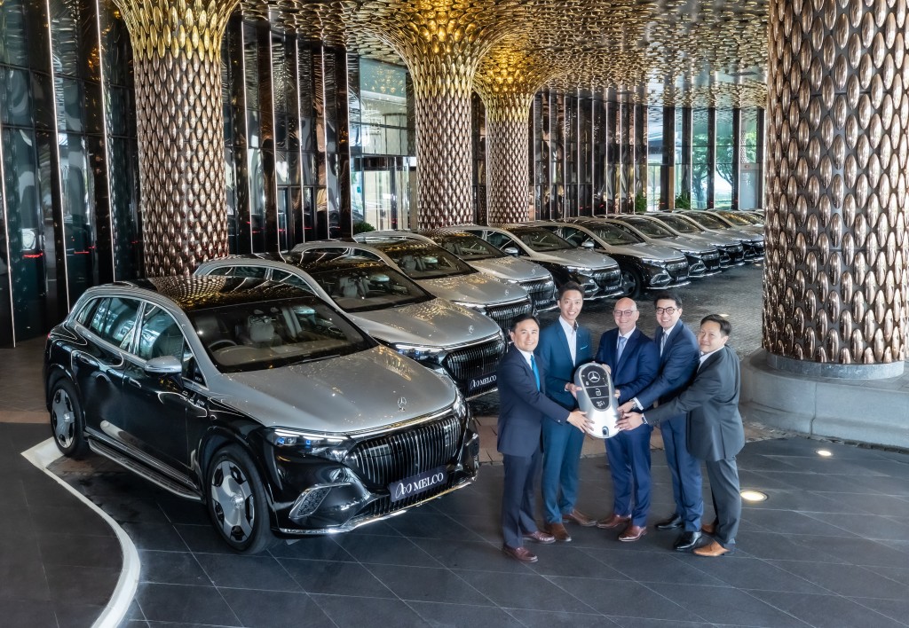 港澳酒店打造最豪貴賓車隊:平治與新濠合作打造港澳最大Mercedes-Maybach貴賓車隊,交車儀式上月底在澳門新濠天地舉行。 港澳酒店打造最豪貴賓車隊:平治與新濠合作打造港澳最大Mercedes-Maybach貴賓車隊,交車儀式上月底在澳門新濠天地舉行。