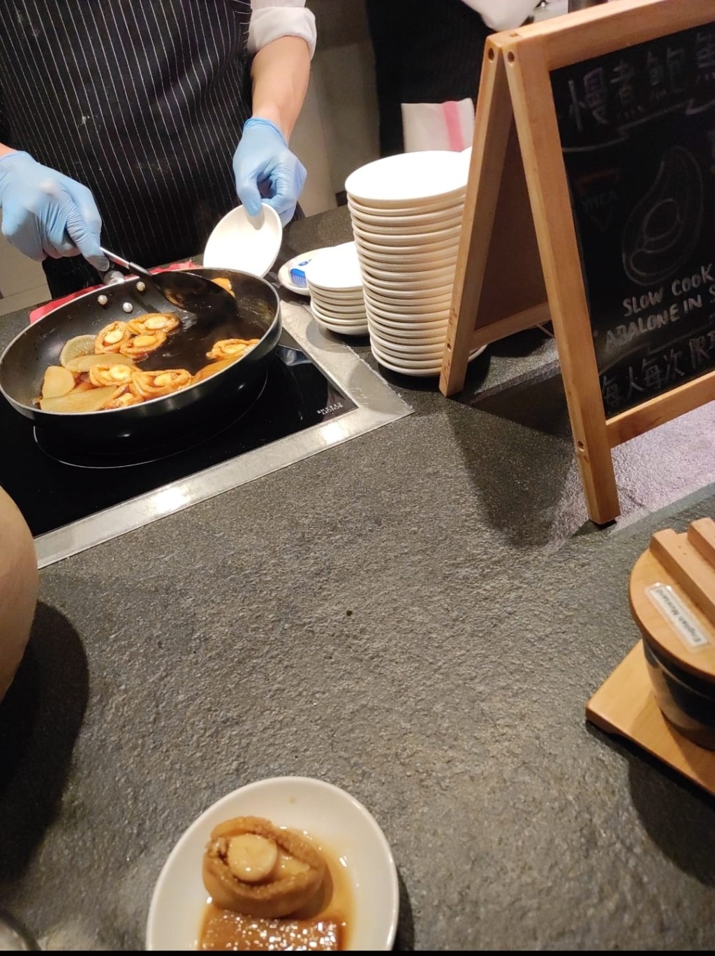 樓主表示吃了3隻鮑魚。fb「香港茶餐廳及美食關注組」圖片