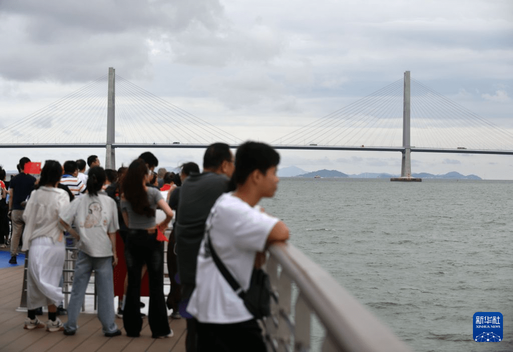 「灣區明珠雙城海上遊」新航線22日正式首航。新華社 「灣區明珠雙城海上遊」新航線22日正式首航。新華社
