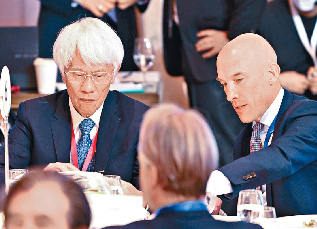 ■前金管局總裁任志剛出席金融領袖投資峰會。
■前金管局總裁任志剛出席金融領袖投資峰會。