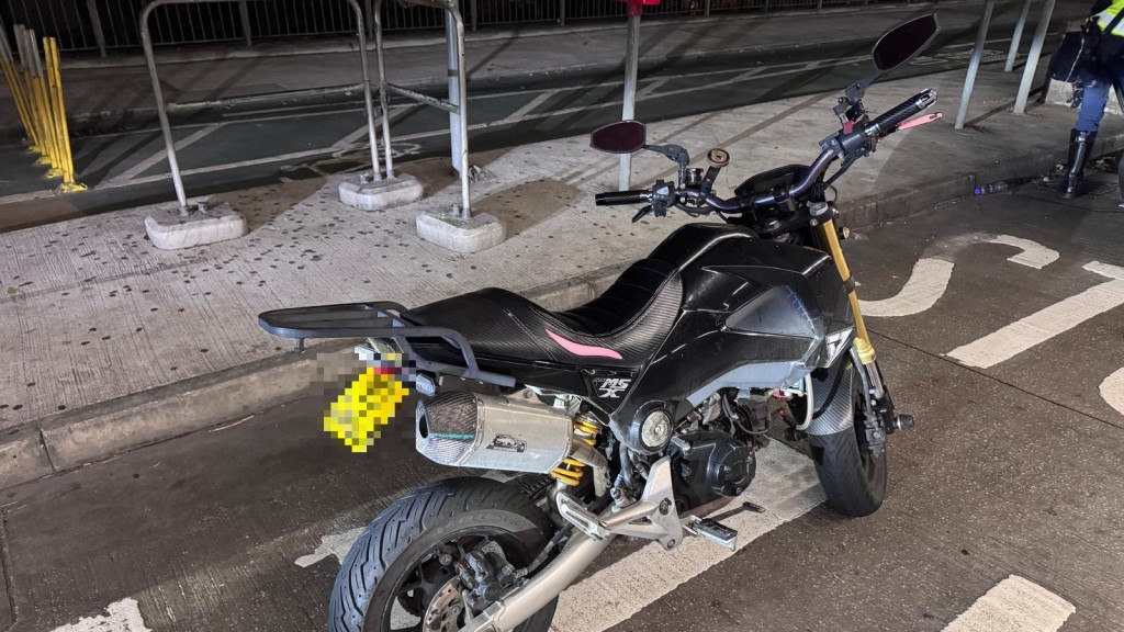 警新界北打击酒驾及交通违例 拘捕4名男子 包括一名通缉人士。警方图片