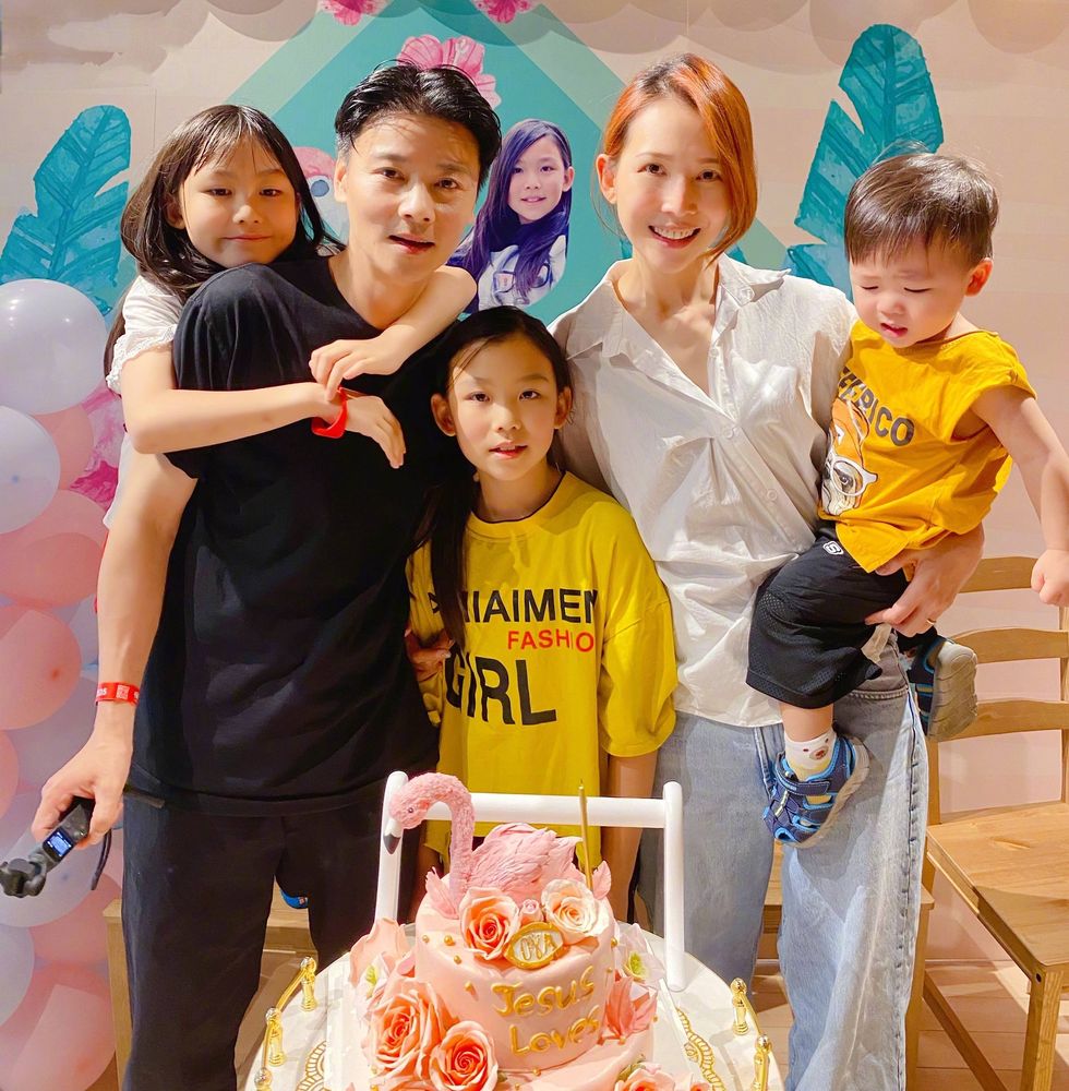 張晉和蔡少芬一家五口在內地居住，還買下豪宅歎世界。