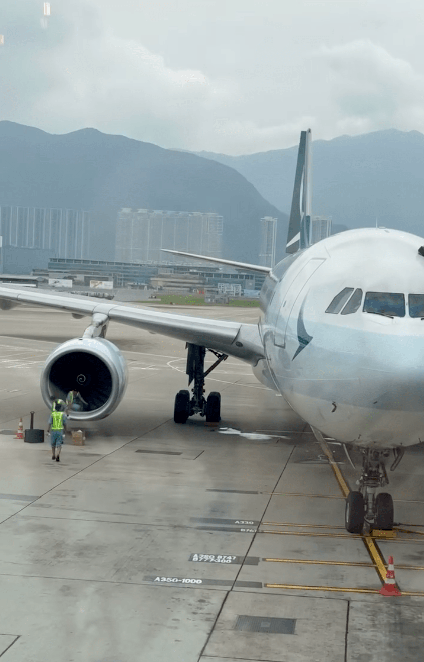 機管局回覆傳媒查詢時指，經向相關飛機維修公司了解，確認當時人員正進行飛機引擎維修工作。Threads @ toto_tongpuiyee 影片截圖