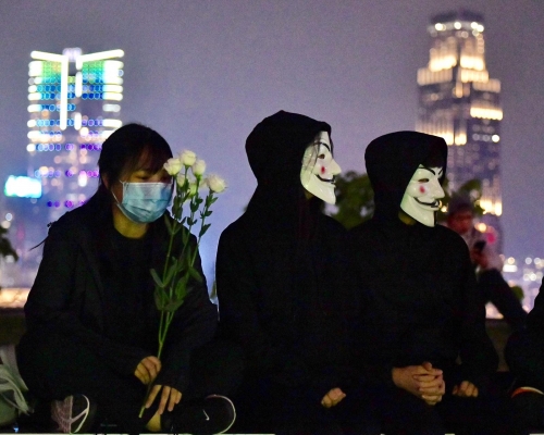 有蒙面人士參加集會。