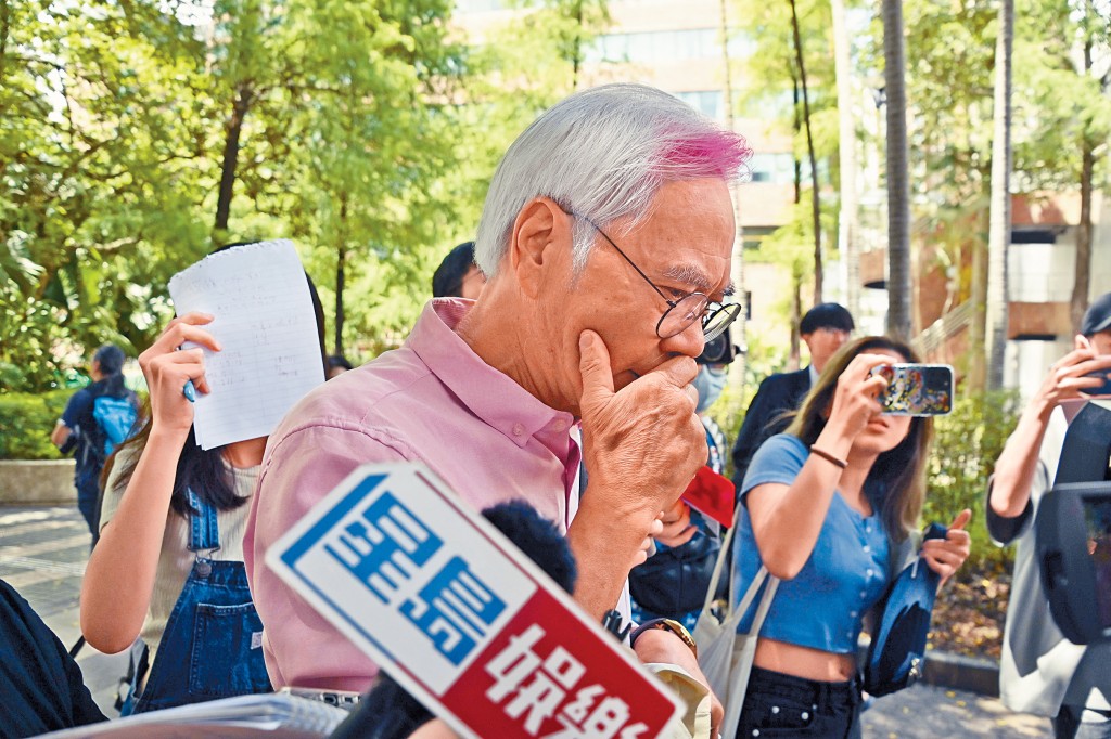 離開法院後,李龍基一度表示不受訪,但最終仍有回答部分提問。