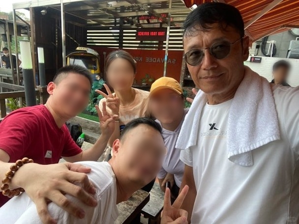 苗僑偉也有同行。