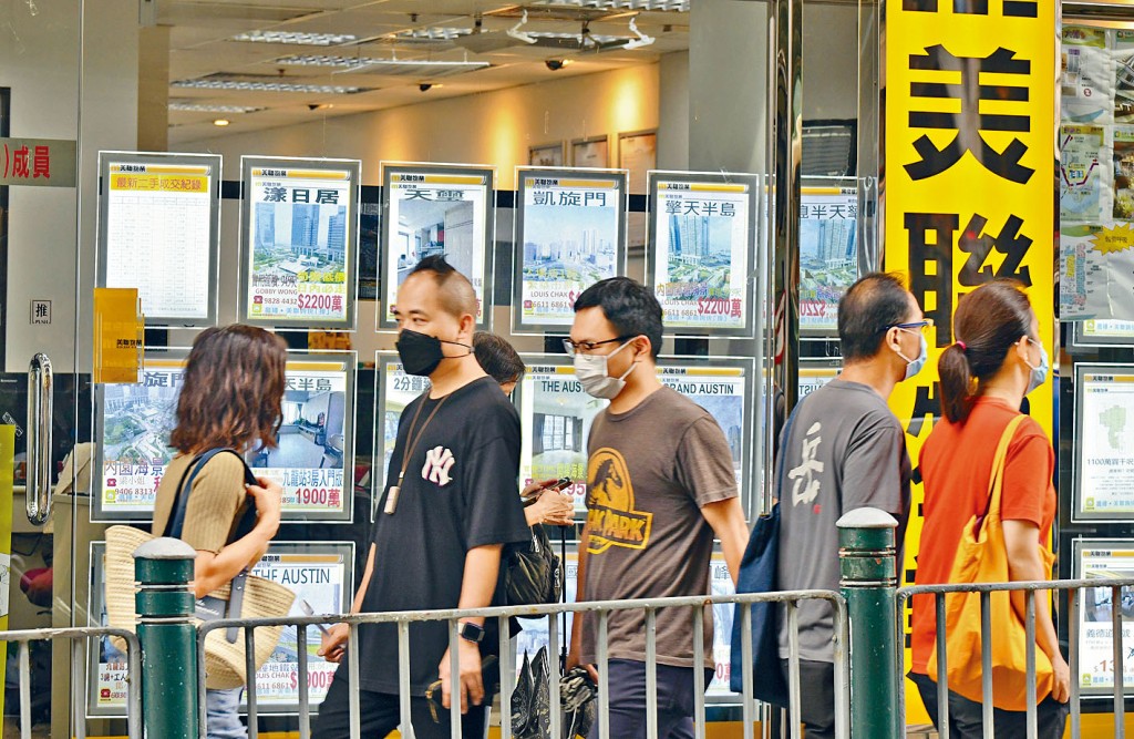 疫情持續，屋苑紛錄低市價及蝕讓個案。