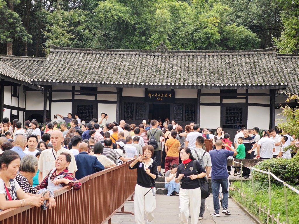 國慶假期前半程全社會跨區域人員流動量再創歷史新高。中新社