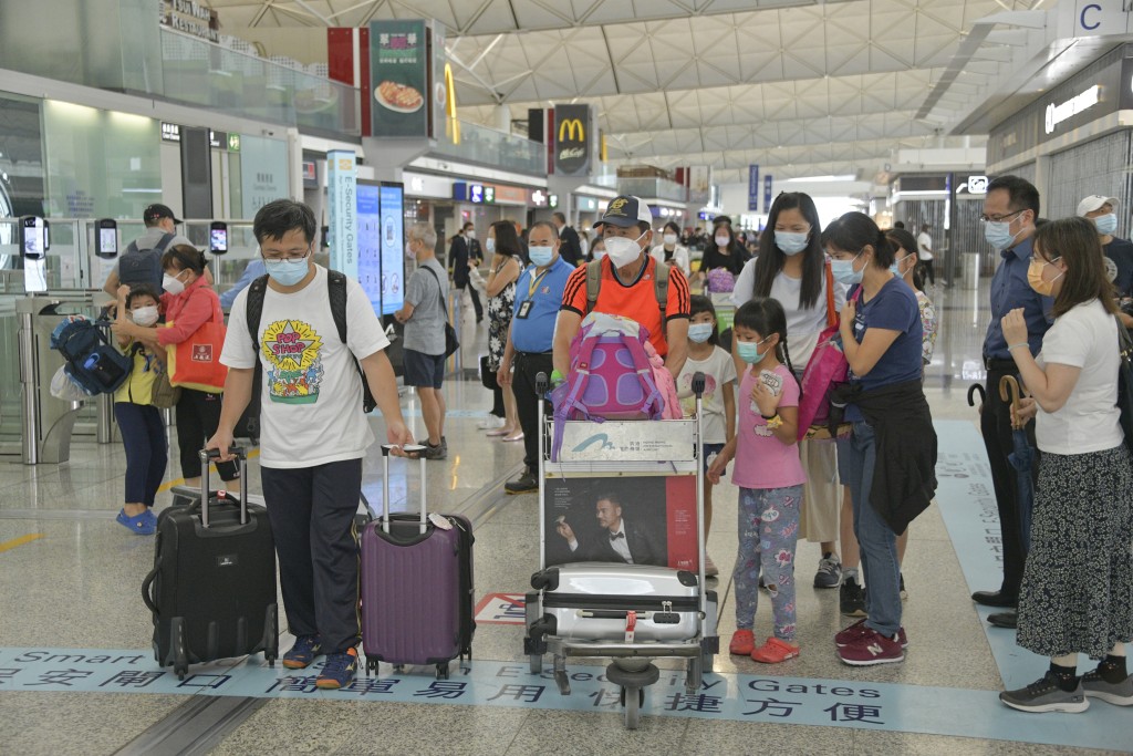 機場離境稅加至200元,引起旅遊界不滿。資料圖片 機場離境稅加至200元,引起旅遊界不滿。資料圖片