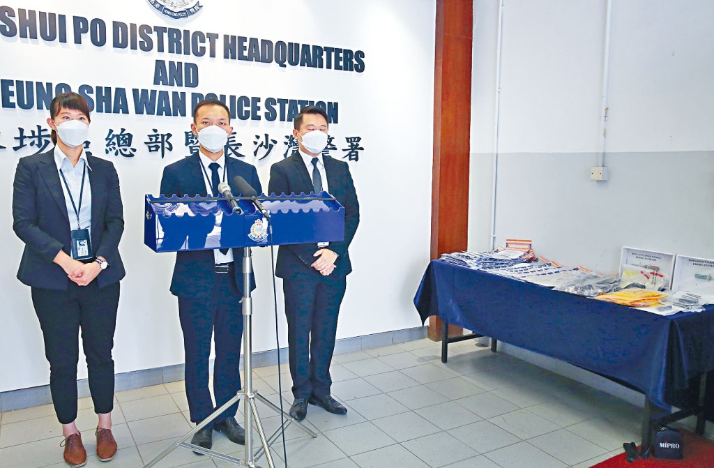鍾嘉萍及楊震宇(左及中)講述破案經過。