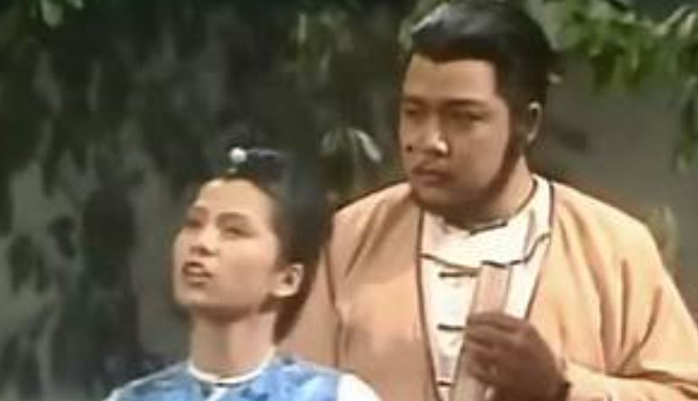 在TVB經典劇《天師執位》飾演「大粒癦」。