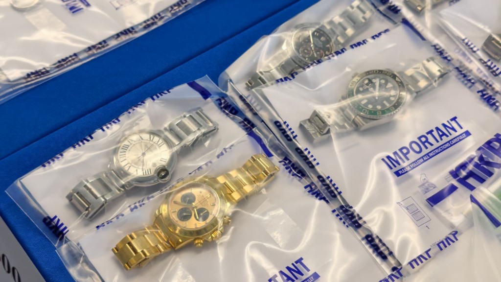 警方起回部份贓物。黃文威攝 警方起回部份贓物。黃文威攝