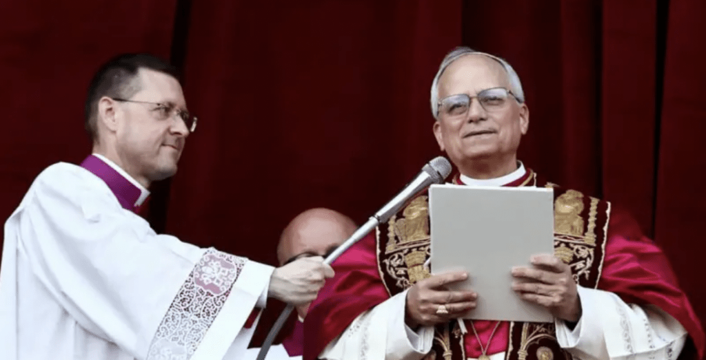 教宗良十四世(Pope Leo XIV)剛於周四當選,他位於芝加哥郊區的童年老家瞬間成為「奇迹小屋」。美聯社 教宗良十四世(Pope Leo XIV)剛於周四當選,他位於芝加哥郊區的童年老家瞬間成為「奇迹小屋」。美聯社